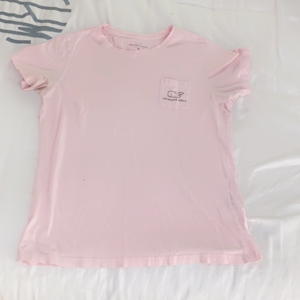 Baby pink Vineyard Vines t-shirt